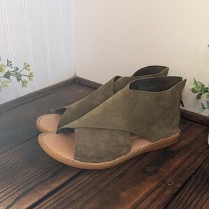 NWT Born Iwa Criscross Olive Sueded Leather Sandals